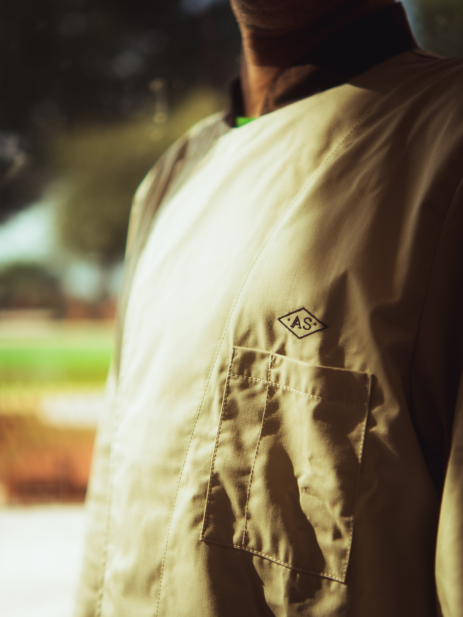 Broderie du logo sur veste de cuisinier du restaurant L'Anse Sauvage à Pérols