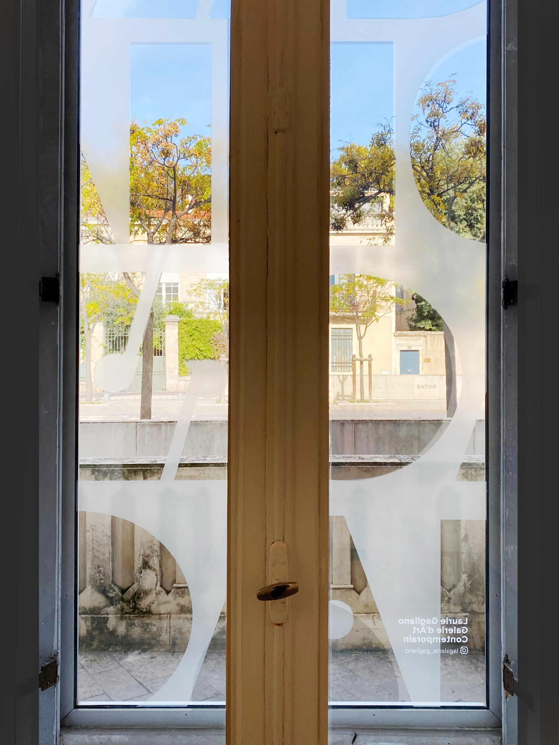 Vitrine de la Galerie Gagliano à Nîmes